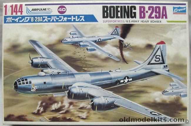 Crown 1/144 Boeing B-29 Superfortress 'Dina Might', 483-300 plastic model kit